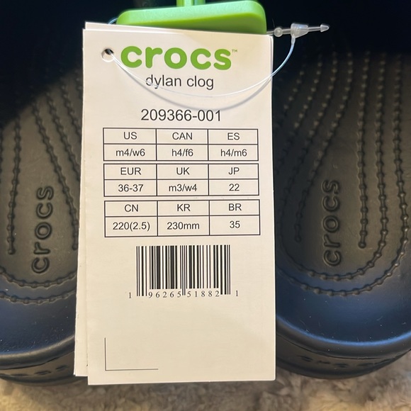 Size 6 Dylan Crocs clogs - Picture 2 of 6